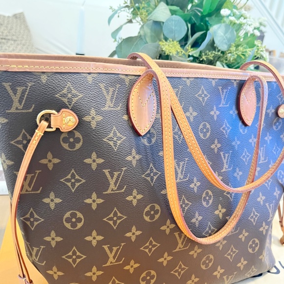Louis Vuitton Neverfull MM - Picture 5 of 8